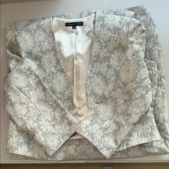 NWT Preston & York Cream and Gray Floral Dress Size 10 With a Coat Size 8. - Picture 16 of 16